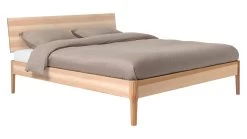 Karlsson Bed Sky Met Hoofdbord En Poten Hout